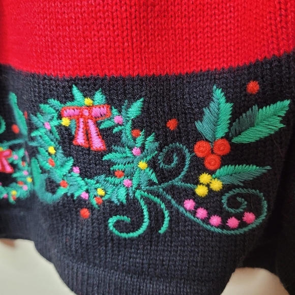The Tog Shop Red Holiday Cardigan Sweater Embroidered Wreaths Full Zip Size L - Picture 4 of 9